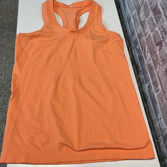 Lululemon top - Picture 4 of 7